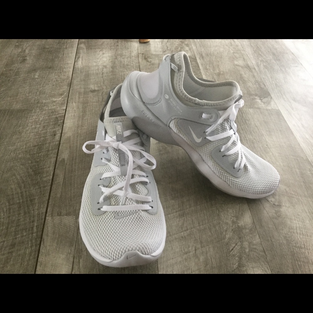 NWOT NIKE MENS RUNNING FLEX SNEAKERS